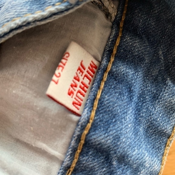 Y2K Low Waisted Demin Shorts with Zipper Detailing, Size 27 - Picture 5 of 5